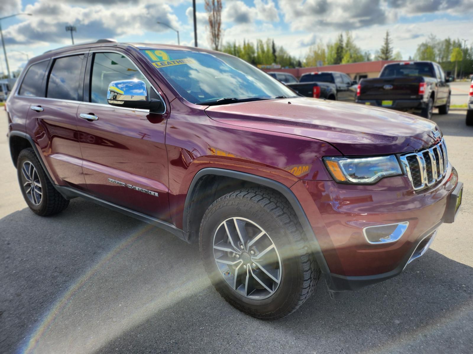 2019 Red /Black Nappa leather Jeep Grand Cherokee Limited 4WD (1C4RJFBG5KC) with an 3.6L V6 DOHC 24V engine, 8A transmission, located at 44152 Sterling Highway, Soldotna, 99669, (907) 262-5555, 60.484917, -151.062408 - JEEP GRAND CHEROKEE LIMITED 4X4 Exterior Color: Velvet Red Pearl–Coat Exterior Paint Interior Color: Black Interior Color Interior: Leather Trim Seats with Perforated Inserts Engine: 3.6–Liter V6 24–Valve VVT Engine Transmission: 8–Speed Automatic Transmission Advanced Multistage F - Photo #8