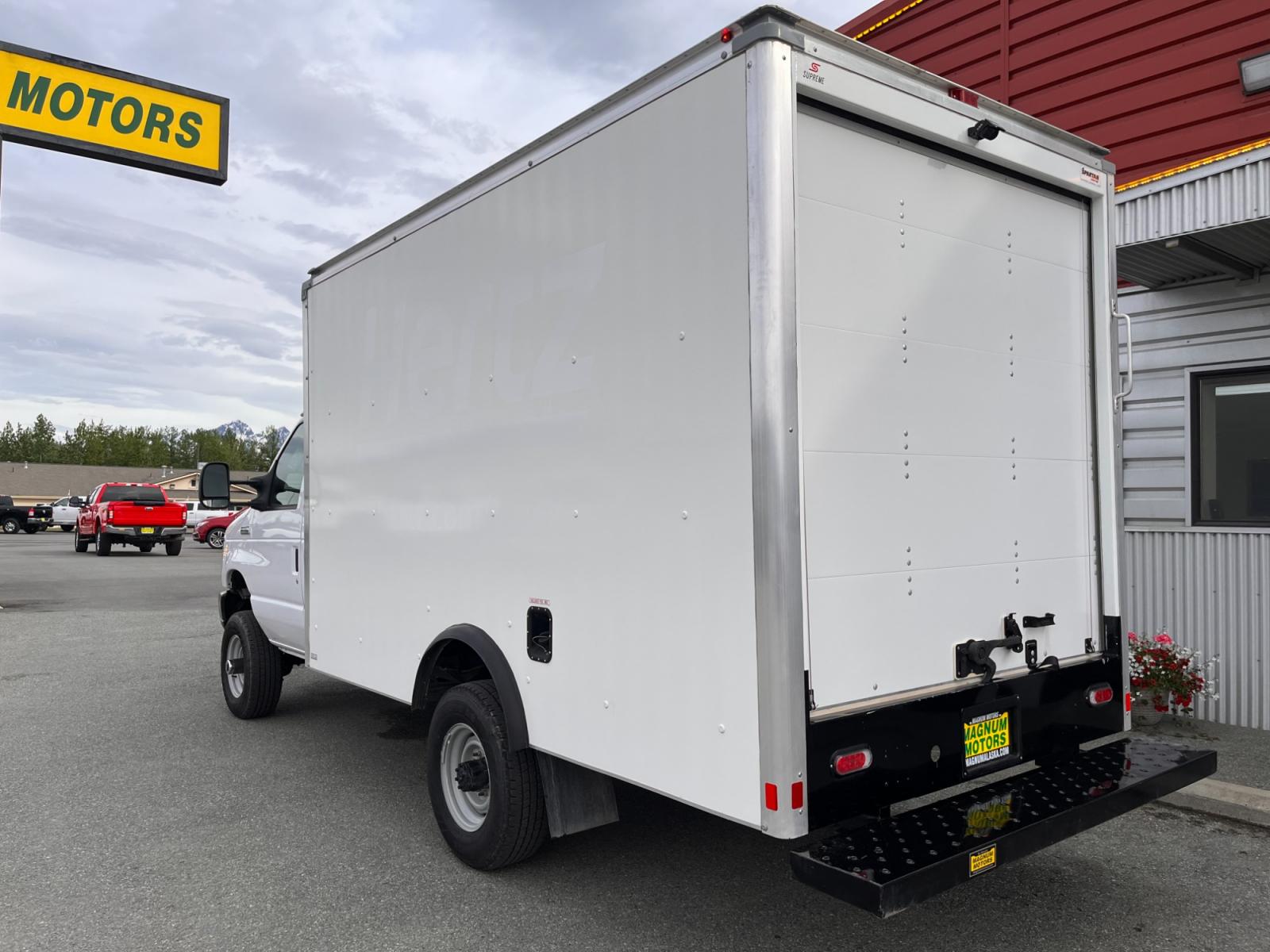 2022 White Ford Econoline E-350 Super Duty (1FDWE3FK9ND) with an 7.3LV8 OHV 16V engine, located at 44152 Sterling Highway, Soldotna, 99669, (907) 262-5555, 60.484917, -151.062408 - Photo #2