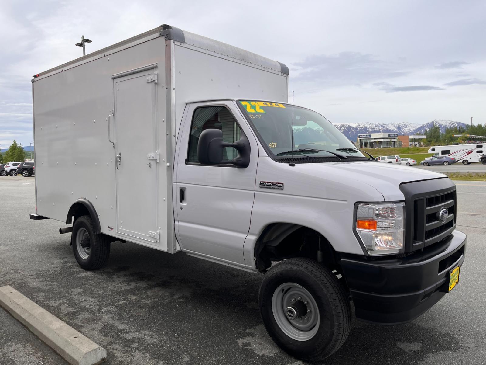 2022 White Ford Econoline E-350 Super Duty (1FDWE3FK9ND) with an 7.3LV8 OHV 16V engine, located at 44152 Sterling Highway, Soldotna, 99669, (907) 262-5555, 60.484917, -151.062408 - Photo #5