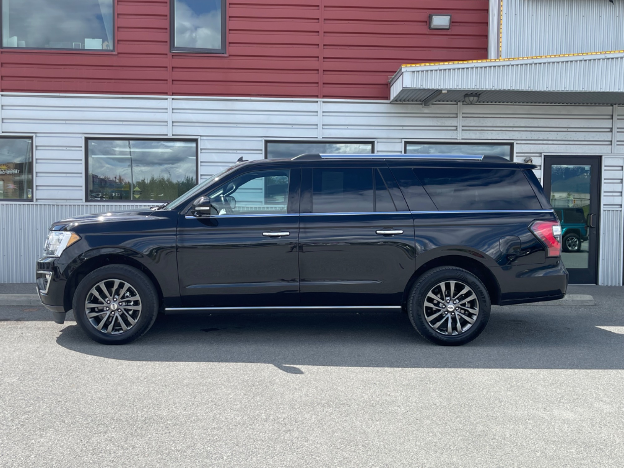 photo of 2021 Ford Expedition MAX Limited 4WD