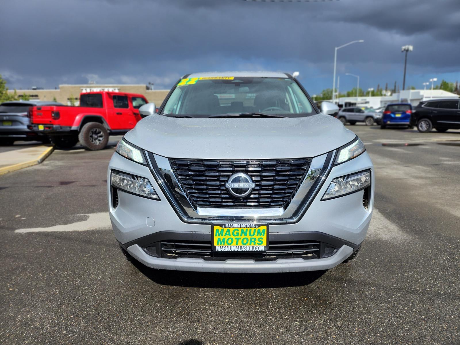 2022 /GRAY Nissan Rogue SV AWD (5N1BT3BB3NC) with an 1.5L engine, CVT transmission, located at 44152 Sterling Highway, Soldotna, 99669, (907) 262-5555, 60.484917, -151.062408 - Photo #2