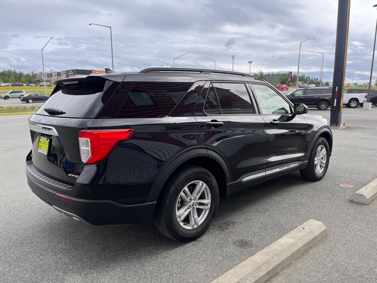 2022 Ford Explorer XLT AWD (1FMSK8DH9NG) with an 2.3L L4 DOHC 16V engine, 10A transmission, located at 44152 Sterling Highway, Soldotna, 99669, (907) 262-5555, 60.484917, -151.062408 - Photo #5