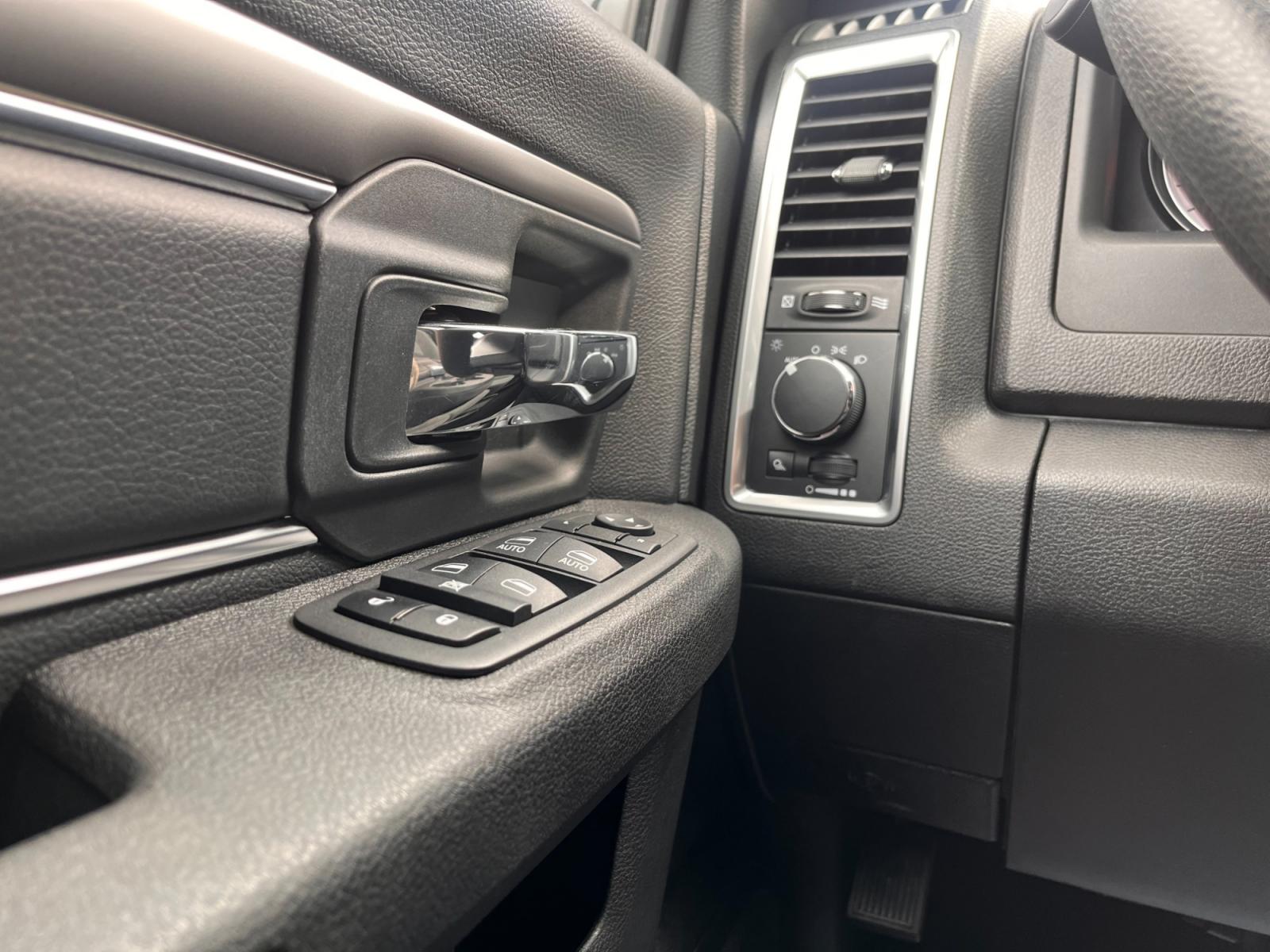 2022 RAM 1500 Classic Warlock Crew Cab SWB 4WD (1C6RR7LG2NS) with an 3.6L V6 DOHC 24V FFV engine, 8A transmission, located at 44152 Sterling Highway, Soldotna, 99669, (907) 262-5555, 60.484917, -151.062408 - Photo #15