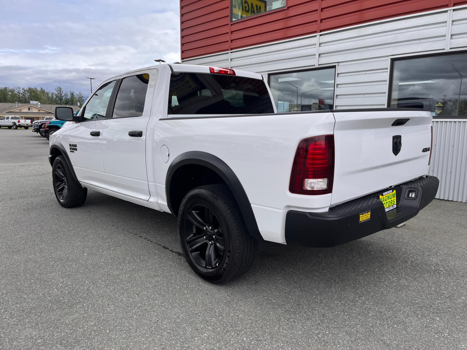 2022 RAM 1500 Classic Warlock Crew Cab SWB 4WD (1C6RR7LG2NS) with an 3.6L V6 DOHC 24V FFV engine, 8A transmission, located at 44152 Sterling Highway, Soldotna, 99669, (907) 262-5555, 60.484917, -151.062408 - Photo #3