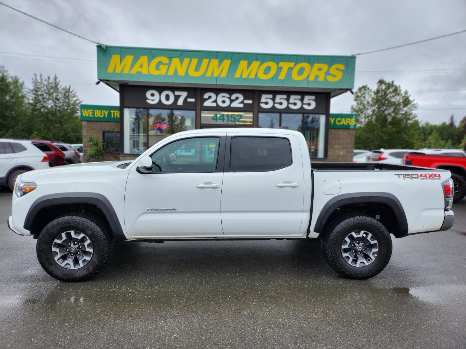 2022 White /GRAY/BLACK Toyota Tacoma SR5 Double Cab Long Bed V6 6AT 4WD (3TMCZ5AN2NM) with an 3.5L V6 DOHC 24V engine, 6A transmission, located at 44152 Sterling Highway, Soldotna, 99669, (907) 262-5555, 60.484917, -151.062408 - Photo #0
