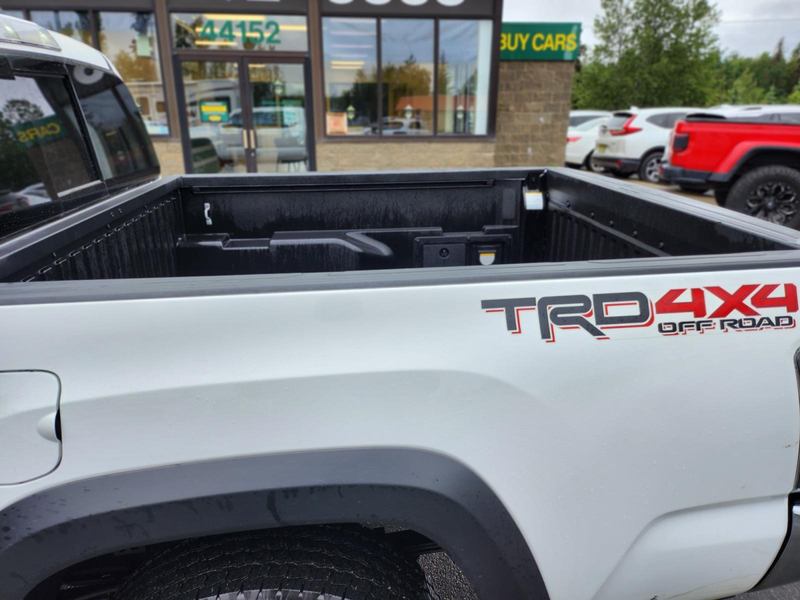 2022 White /GRAY/BLACK Toyota Tacoma SR5 Double Cab Long Bed V6 6AT 4WD (3TMCZ5AN2NM) with an 3.5L V6 DOHC 24V engine, 6A transmission, located at 44152 Sterling Highway, Soldotna, 99669, (907) 262-5555, 60.484917, -151.062408 - Photo #13