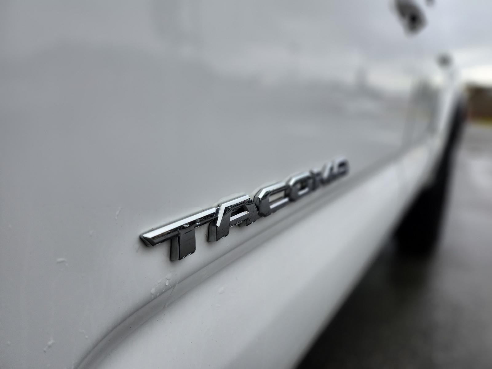 2022 White /GRAY/BLACK Toyota Tacoma SR5 Double Cab Long Bed V6 6AT 4WD (3TMCZ5AN2NM) with an 3.5L V6 DOHC 24V engine, 6A transmission, located at 44152 Sterling Highway, Soldotna, 99669, (907) 262-5555, 60.484917, -151.062408 - Photo #15
