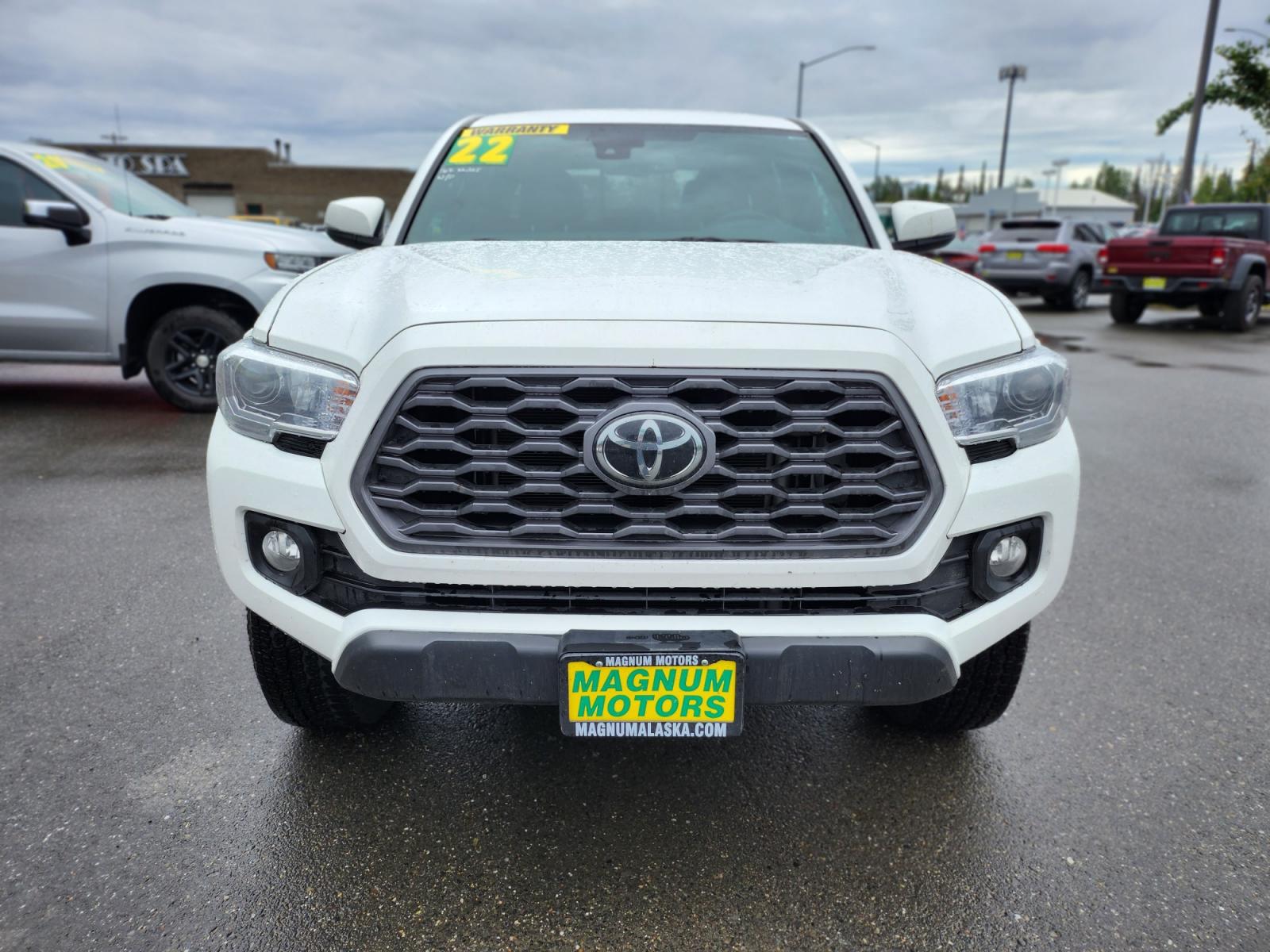 2022 White /GRAY/BLACK Toyota Tacoma SR5 Double Cab Long Bed V6 6AT 4WD (3TMCZ5AN2NM) with an 3.5L V6 DOHC 24V engine, 6A transmission, located at 44152 Sterling Highway, Soldotna, 99669, (907) 262-5555, 60.484917, -151.062408 - Photo #2