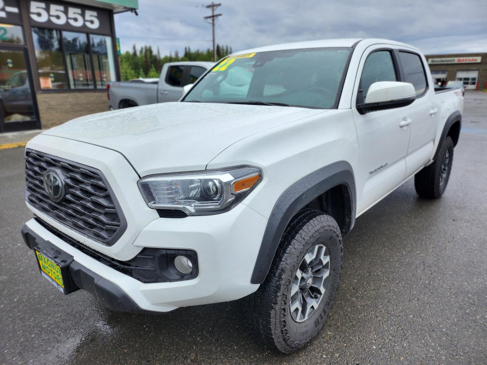 2022 White /GRAY/BLACK Toyota Tacoma SR5 Double Cab Long Bed V6 6AT 4WD (3TMCZ5AN2NM) with an 3.5L V6 DOHC 24V engine, 6A transmission, located at 44152 Sterling Highway, Soldotna, 99669, (907) 262-5555, 60.484917, -151.062408 - Photo #3
