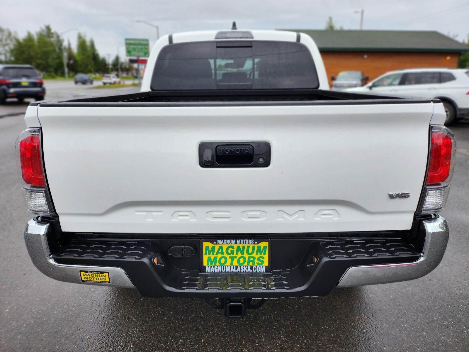 2022 White /GRAY/BLACK Toyota Tacoma SR5 Double Cab Long Bed V6 6AT 4WD (3TMCZ5AN2NM) with an 3.5L V6 DOHC 24V engine, 6A transmission, located at 44152 Sterling Highway, Soldotna, 99669, (907) 262-5555, 60.484917, -151.062408 - Photo #6