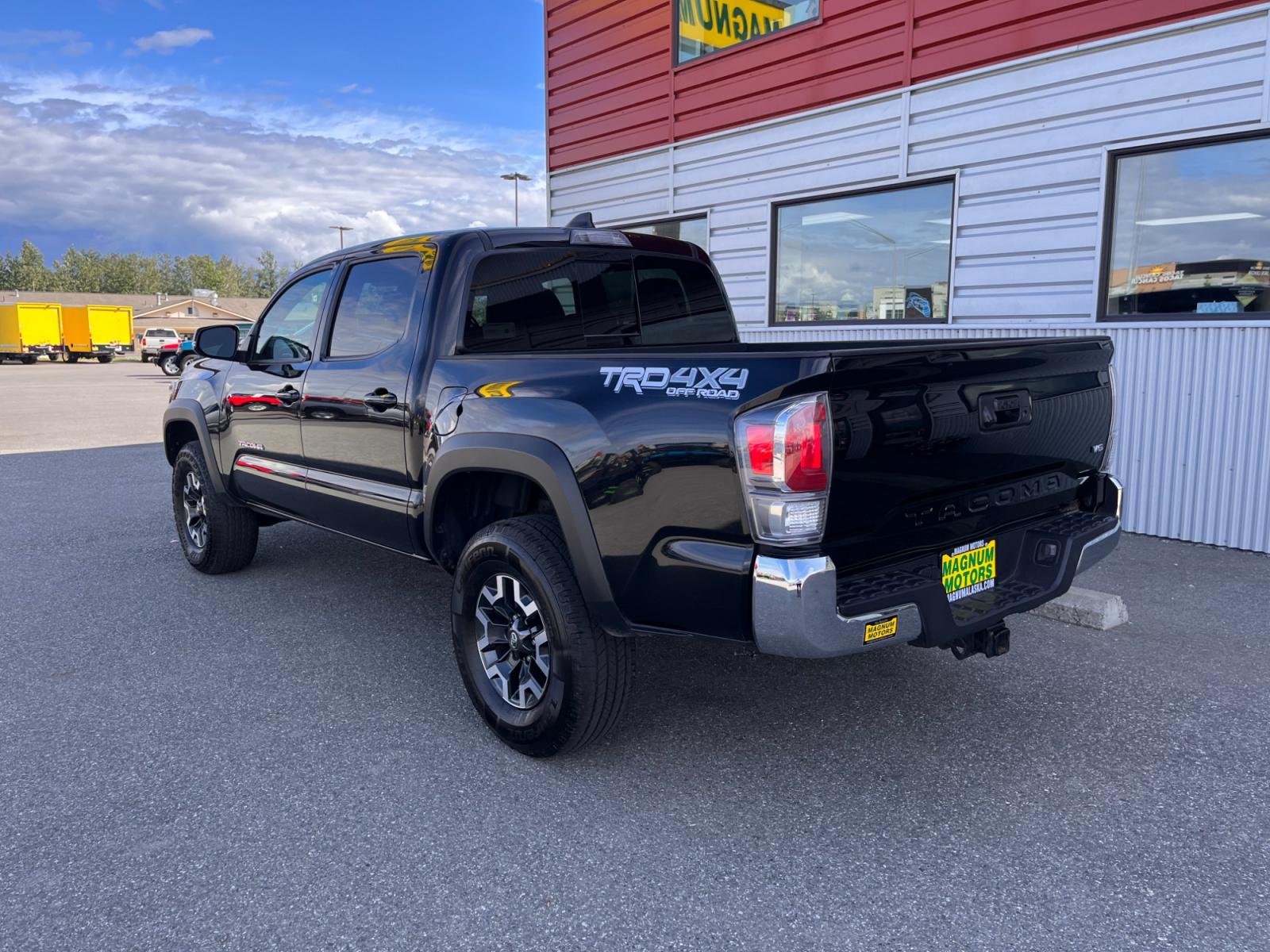 2022 Toyota Tacoma Double Cab Long Bed V6 6AT 4WD (3TMCZ5AN1NM) with an 3.5L V6 DOHC 24V engine, 6A transmission, located at 44152 Sterling Highway, Soldotna, 99669, (907) 262-5555, 60.484917, -151.062408 - Photo #3
