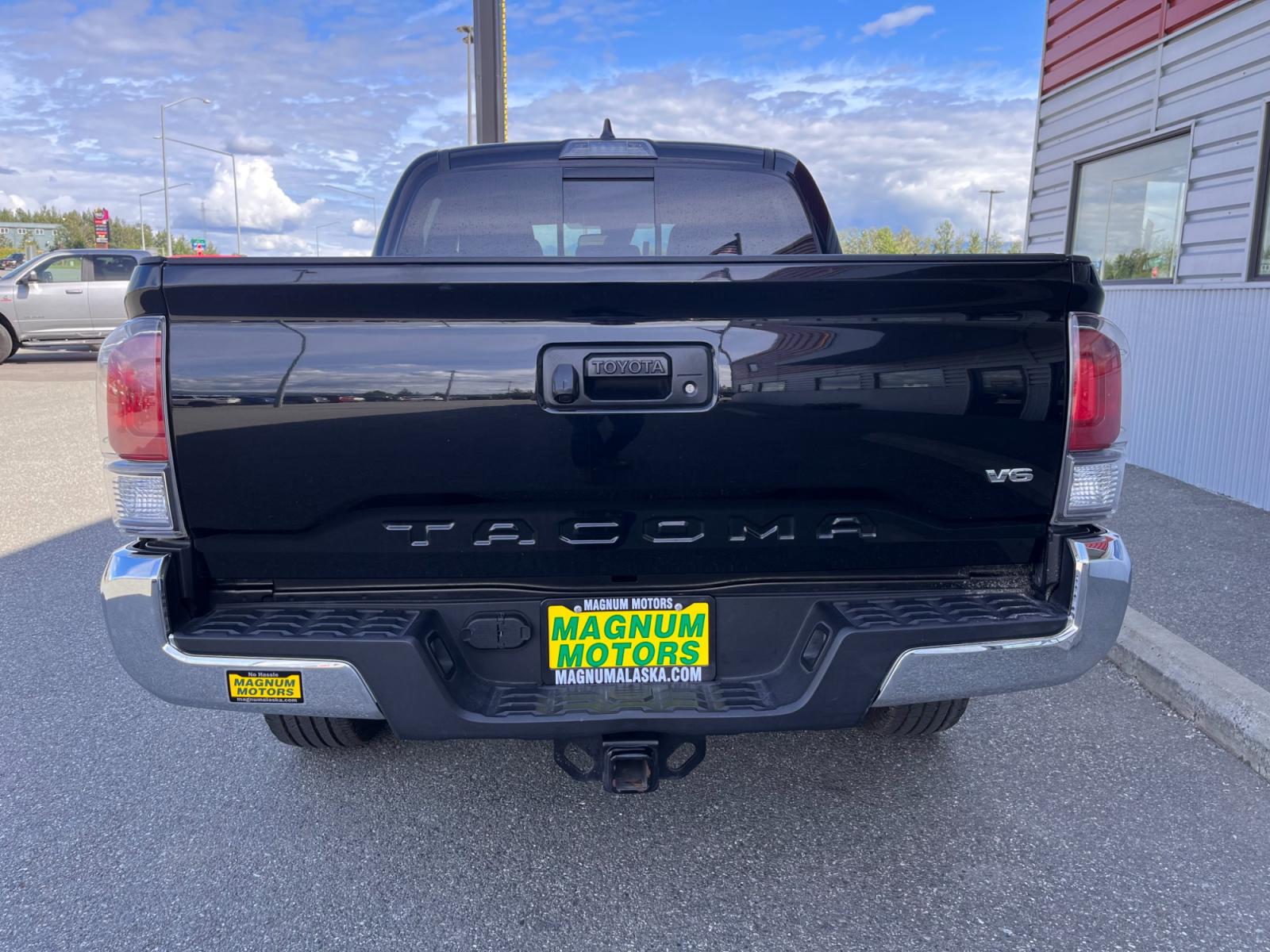2022 Toyota Tacoma Double Cab Long Bed V6 6AT 4WD (3TMCZ5AN1NM) with an 3.5L V6 DOHC 24V engine, 6A transmission, located at 44152 Sterling Highway, Soldotna, 99669, (907) 262-5555, 60.484917, -151.062408 - Photo #4