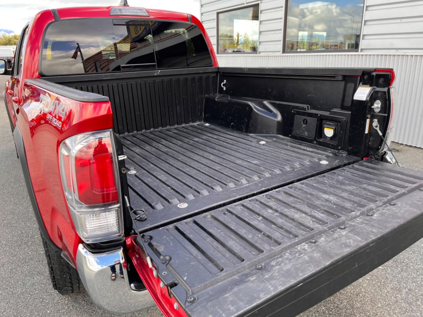 2022 Red Toyota Tacoma SR5 Double Cab V6 6AT 4WD (3TMCZ5AN5NM) with an 3.5L V6 DOHC 24V engine, 6A transmission, located at 44152 Sterling Highway, Soldotna, 99669, (907) 262-5555, 60.484917, -151.062408 - Photo #17