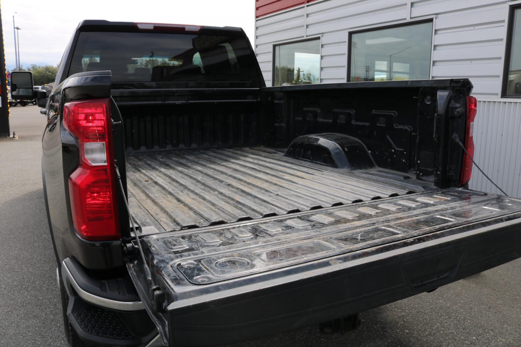 2022 Black Chevrolet Silverado 2500HD LT (1GC4YNE79NF) with an 6.6L engine, 6A transmission, located at 44152 Sterling Highway, Soldotna, 99669, (907) 262-5555, 60.484917, -151.062408 - Photo #20