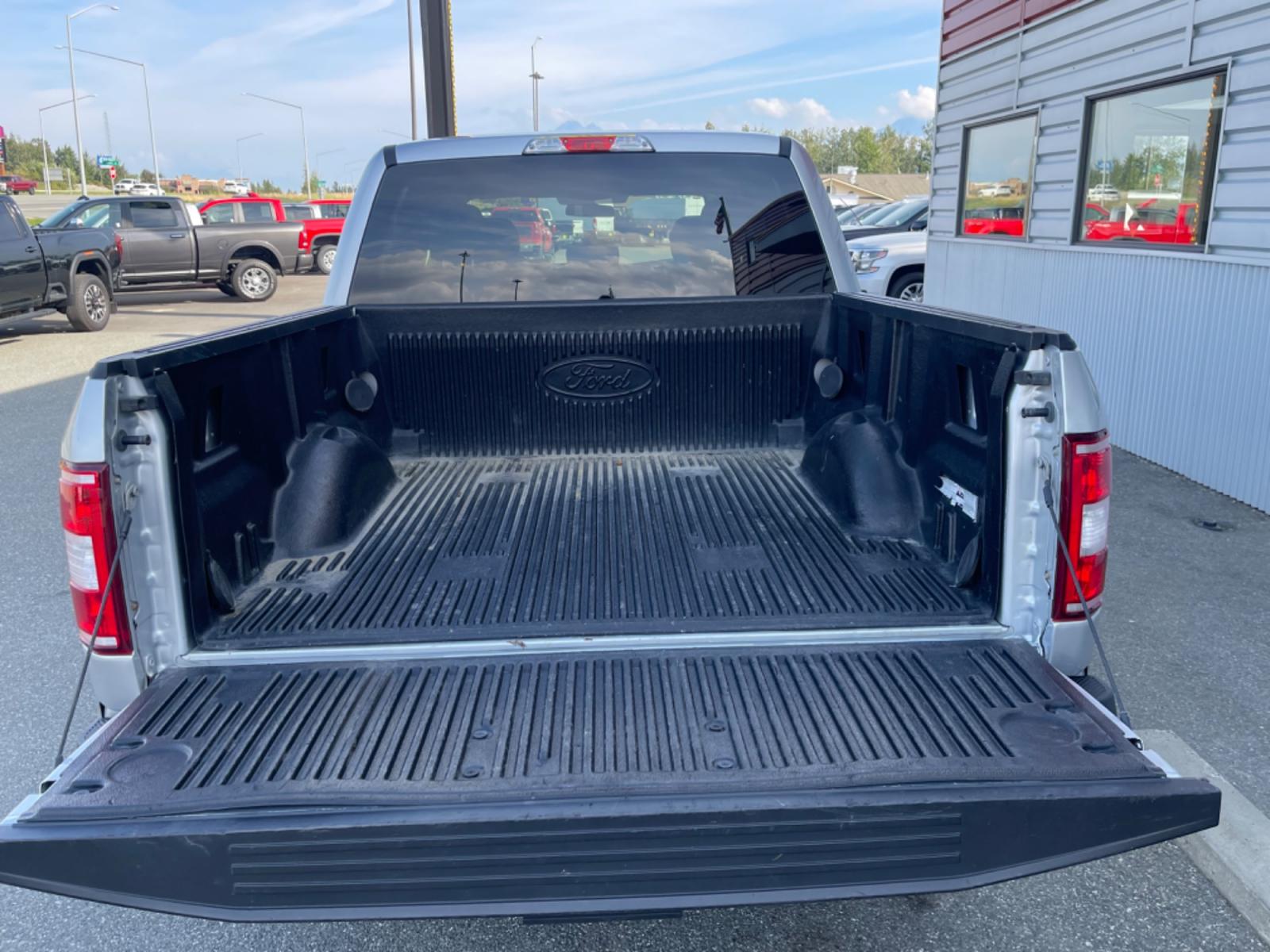2018 Silver Ford F-150 XLT SuperCrew 5.5-ft. 4x4 (1FTEW1E52JF) with an 5.0L V8 OHV 32V engine, 6A transmission, located at 44152 Sterling Highway, Soldotna, 99669, (907) 262-5555, 60.484917, -151.062408 - Photo #15
