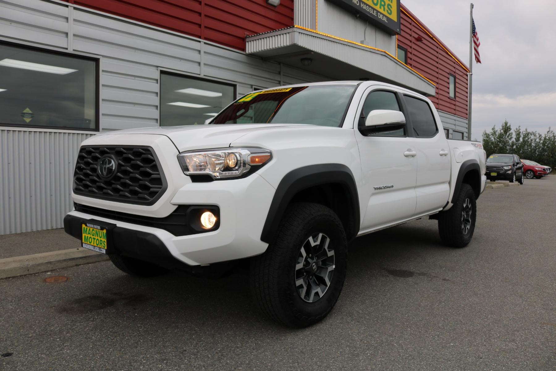 2022 White /Black Toyota Tacoma TRD OFF ROAD V6 6AT 4WD (3TMCZ5AN9NM) with an 3.5L V6 DOHC 24V engine, 6A transmission, located at 1960 Industrial Drive, Wasilla, 99654, (907) 376-5555, 61.573475, -149.400146 - Photo #0