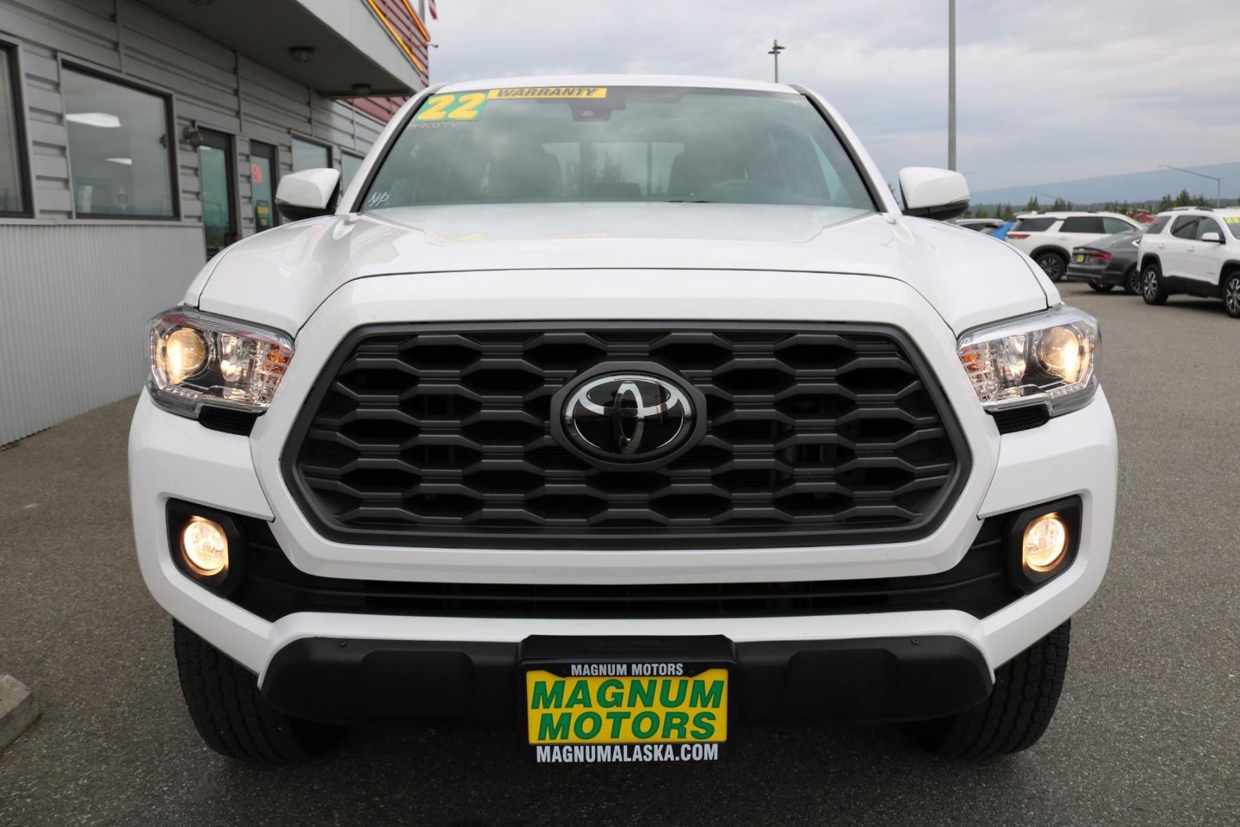 2022 White /Black Toyota Tacoma TRD OFF ROAD V6 6AT 4WD (3TMCZ5AN9NM) with an 3.5L V6 DOHC 24V engine, 6A transmission, located at 1960 Industrial Drive, Wasilla, 99654, (907) 376-5555, 61.573475, -149.400146 - Photo #7