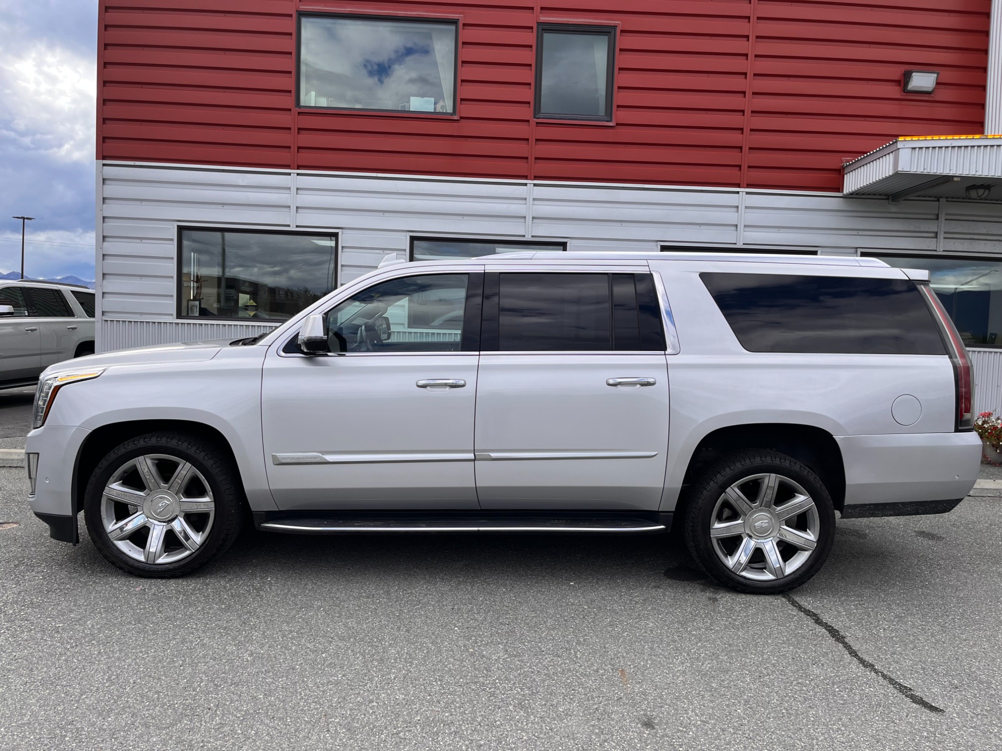 photo of 2020 Cadillac Escalade ESV Luxury 4WD