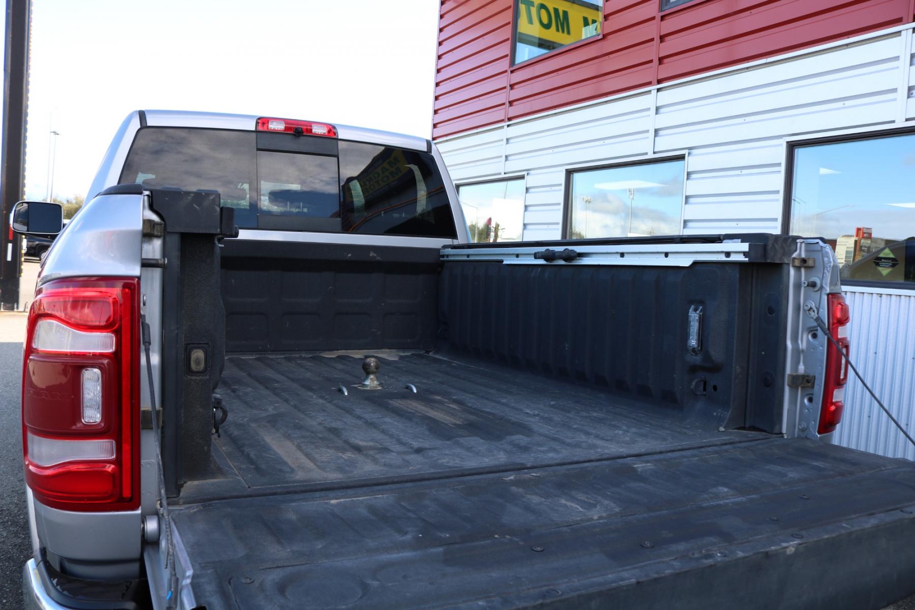 2022 Gray /Black leather RAM 3500 Laramie Crew Cab SWB 4WD (3C63R3EL7NG) with an 6.7L L6 OHV 24V TURBO DIESEL engine, 6A transmission, located at 1960 Industrial Drive, Wasilla, 99654, (907) 376-5555, 61.573475, -149.400146 - Photo #22