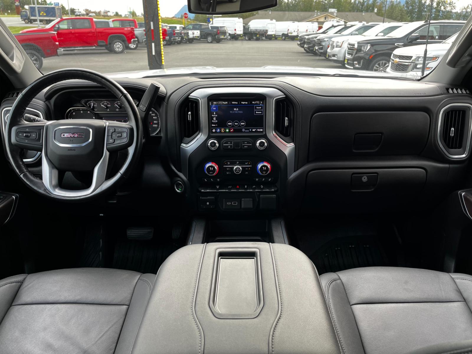 2022 White /Black leather GMC Sierra 3500HD SLT Crew Cab 4WD (1GT49UEY0NF) with an 6.6L V8 OHV 16 DIESEL engine, 6A transmission, located at 1960 Industrial Drive, Wasilla, 99654, (907) 376-5555, 61.573475, -149.400146 - Photo #13