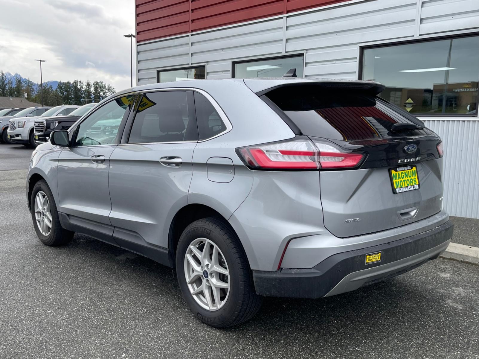 2022 Gray /Black Ford Edge SEL AWD (2FMPK4J96NB) with an 2.0L L4 DOHC 16V engine, 6A transmission, located at 1960 Industrial Drive, Wasilla, 99654, (907) 376-5555, 61.573475, -149.400146 - Photo #3