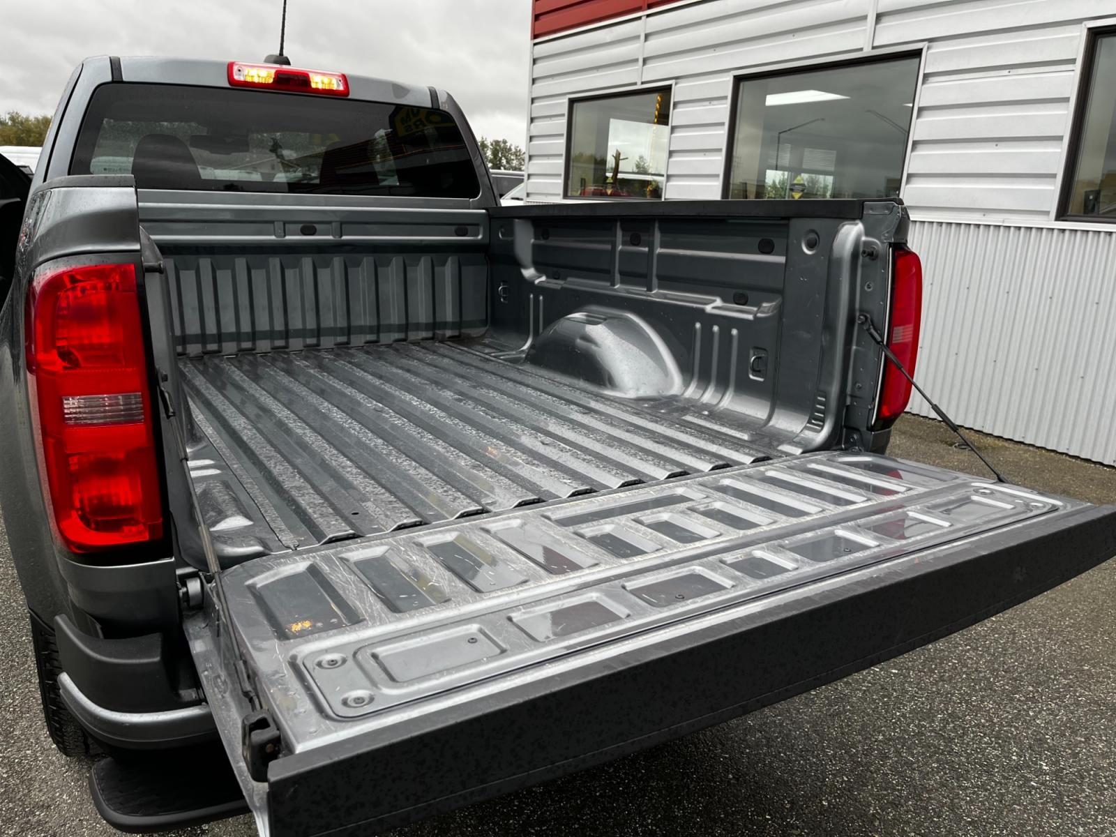 2021 Gray /Black Chevrolet Colorado LT Ext. Cab 4WD (1GCHTCEA5M1) with an 2.5L L4 DOHC 16V GAS engine, 6A transmission, located at 1960 Industrial Drive, Wasilla, 99654, (907) 376-5555, 61.573475, -149.400146 - Photo #20