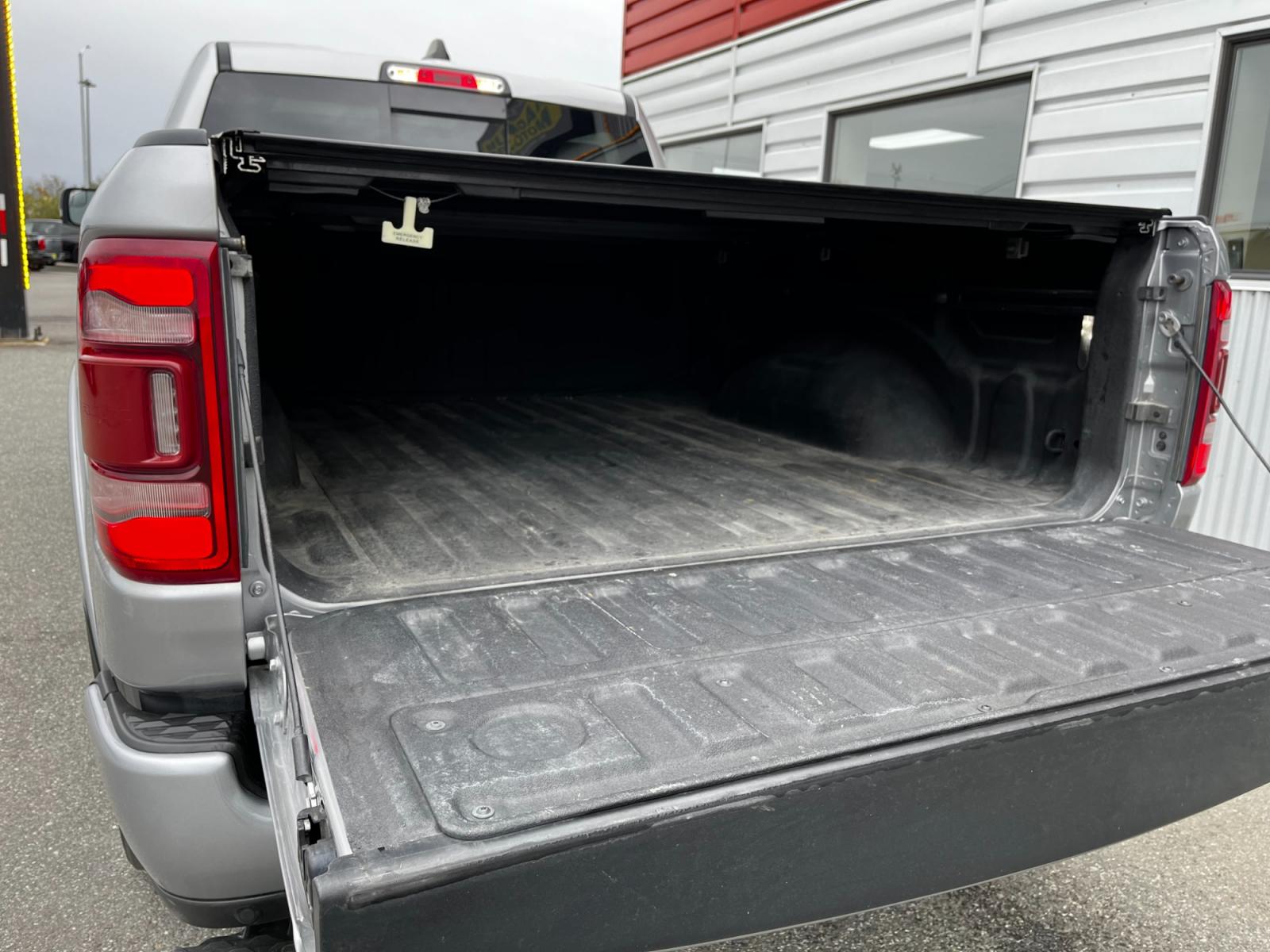 2019 Gray /Black leather RAM 1500 Limited Crew Cab 4WD (1C6SRFPT8KN) with an 5.7L V8 OHV 16V engine, 8A transmission, located at 1960 Industrial Drive, Wasilla, 99654, (907) 376-5555, 61.573475, -149.400146 - Photo #21