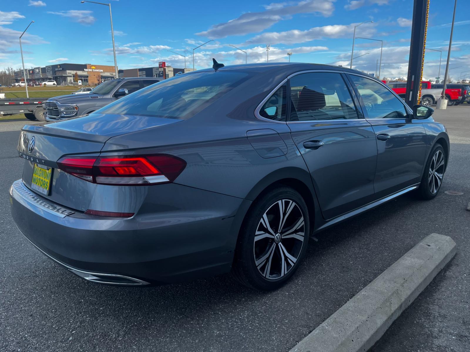 2021 Gray /Black Volkswagen Passat SE (1VWSA7A3XMC) with an 2.0L L4 DOHC 16V engine, 6A transmission, located at 44152 Sterling Highway, Soldotna, 99669, (907) 262-5555, 60.484917, -151.062408 - Photo #5