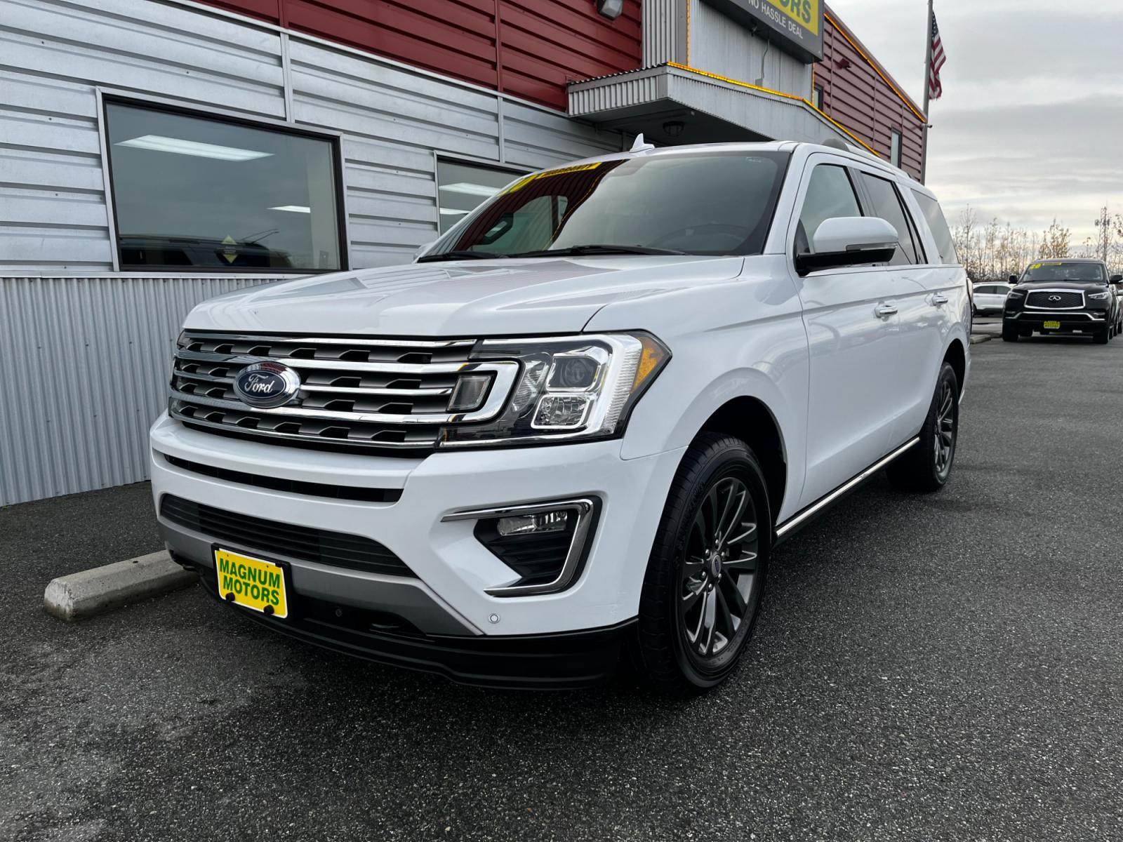 2020 White /Black Ford Expedition Limited 4WD (1FMJU2ATXLE) with an 3.5L V6 DOHC 24V FFV engine, 6A transmission, located at 44152 Sterling Highway, Soldotna, 99669, (907) 262-5555, 60.484917, -151.062408 - Photo #2