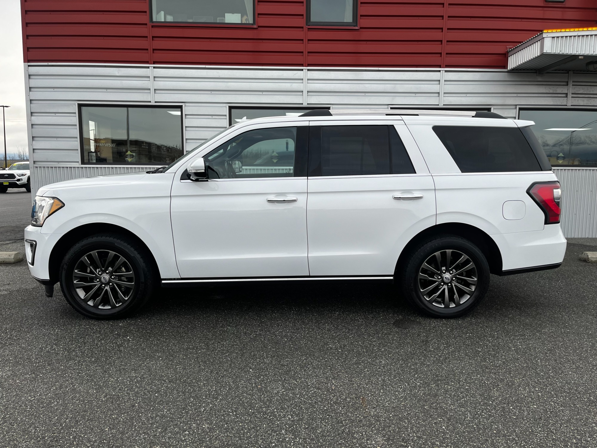 photo of 2020 Ford Expedition Limited 4WD