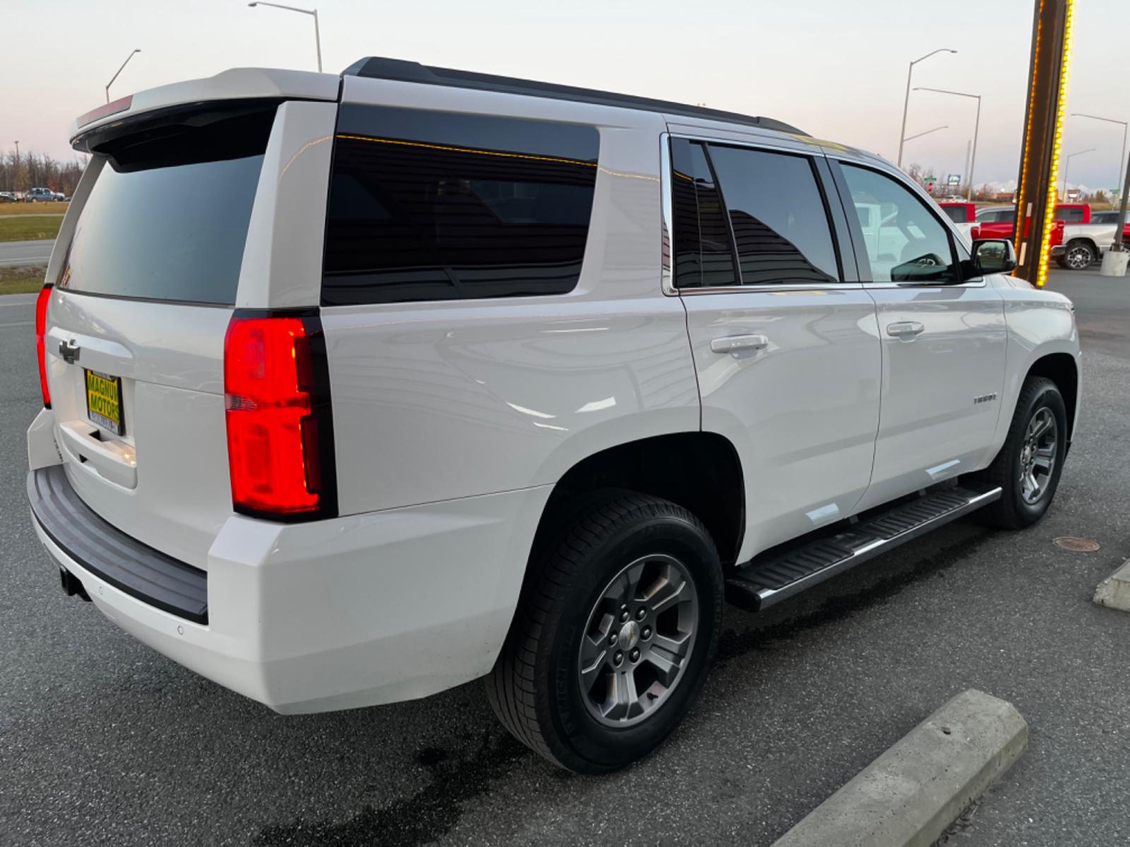 2020 White /Black Chevrolet Tahoe LS 4WD (1GNSKAKCXLR) with an 5.3L V8 OHV 16V engine, 6A transmission, located at 1960 Industrial Drive, Wasilla, 99654, (907) 376-5555, 61.573475, -149.400146 - Photo #4