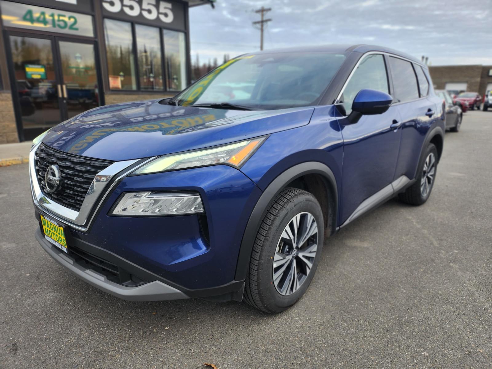 2021 /GRAY Nissan Rogue SV AWD (5N1AT3BB6MC) with an 2.5L L4 DOHC 16V engine, CVT transmission, located at 44152 Sterling Highway, Soldotna, 99669, (907) 262-5555, 60.484917, -151.062408 - Photo #3