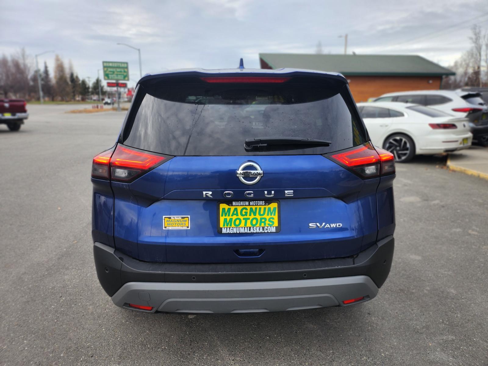 2021 /GRAY Nissan Rogue SV AWD (5N1AT3BB6MC) with an 2.5L L4 DOHC 16V engine, CVT transmission, located at 44152 Sterling Highway, Soldotna, 99669, (907) 262-5555, 60.484917, -151.062408 - Photo #5