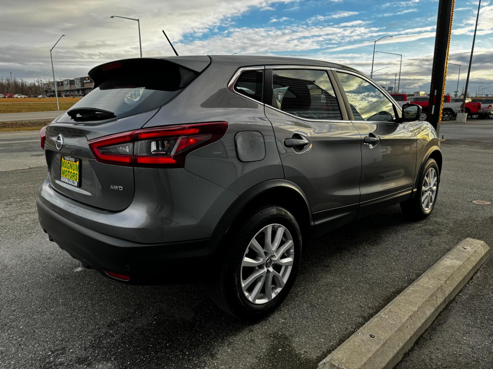 2021 Gray Nissan Rogue Sport S AWD (JN1BJ1AW8MW) with an 2.0L L4 DOHC 16V engine, CVT transmission, located at 1960 Industrial Drive, Wasilla, 99654, (907) 376-5555, 61.573475, -149.400146 - Photo #5