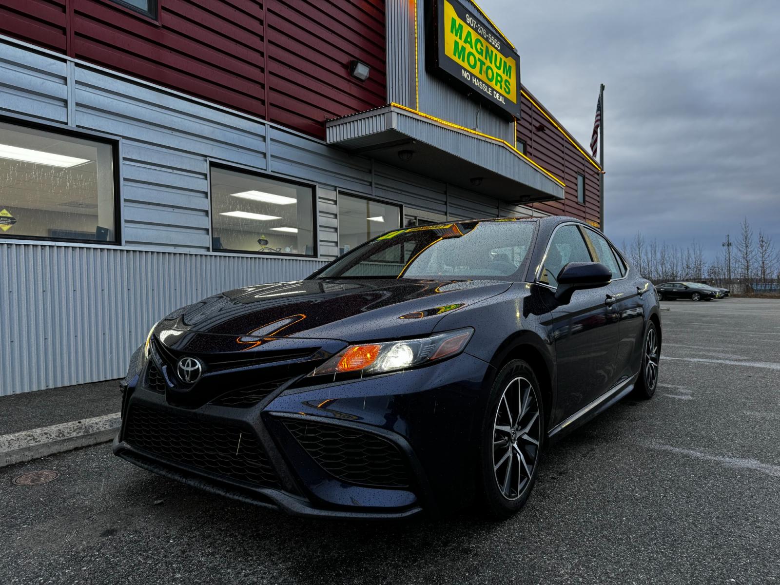 2021 Blue /Black Toyota Camry SE (4T1G11AK9MU) with an 2.5L L4 DOHC 16V engine, 8A transmission, located at 44152 Sterling Highway, Soldotna, 99669, (907) 262-5555, 60.484917, -151.062408 - Photo #2