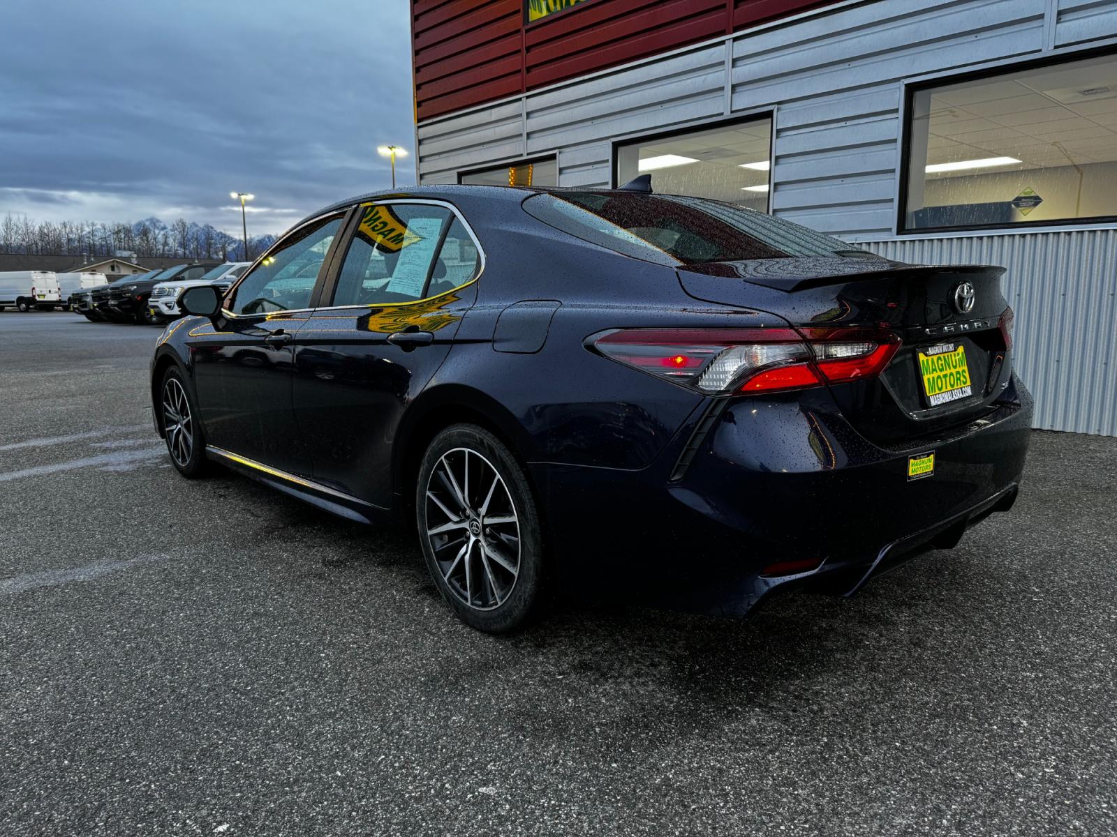 2021 Blue /Black Toyota Camry SE (4T1G11AK9MU) with an 2.5L L4 DOHC 16V engine, 8A transmission, located at 44152 Sterling Highway, Soldotna, 99669, (907) 262-5555, 60.484917, -151.062408 - Photo #3
